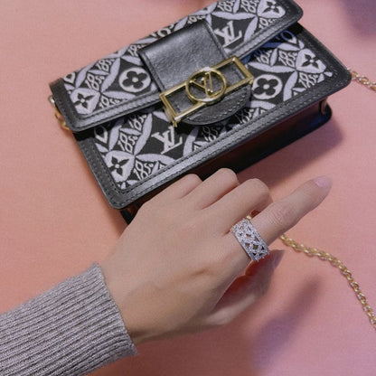 18K T Victoria  Ring