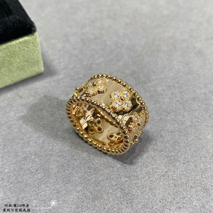 18K Perlée Clovers Ring