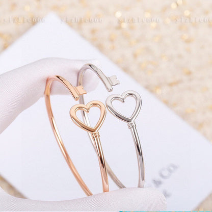 18K T Heart Key Wire Bracelet