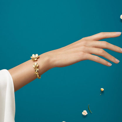 18K Frivole Seven Flowers Bracelet